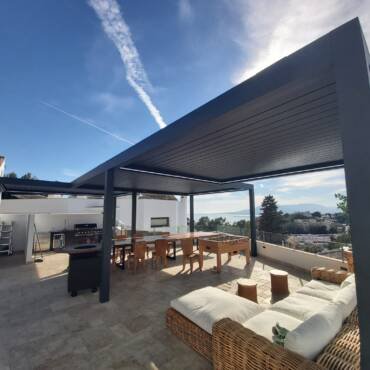 Pérgola Bioclimática para porche realizado por Vencor aluminios