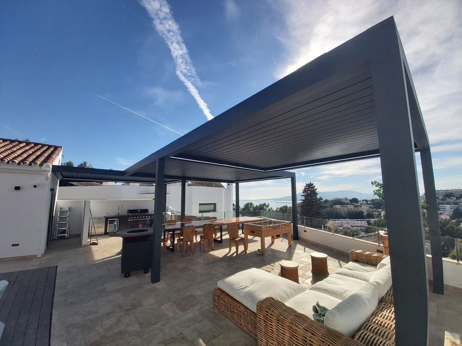 Pérgola Bioclimática para porche realizado por Vencor aluminios