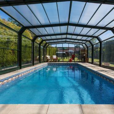 Cerramiento para piscina realizado por Vencor aluminios